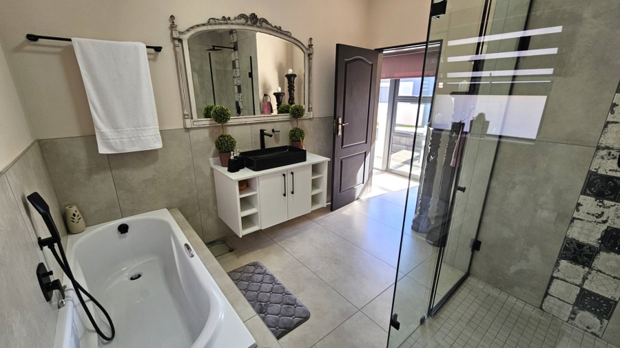 3 Bedroom Property for Sale in Meerhof North West